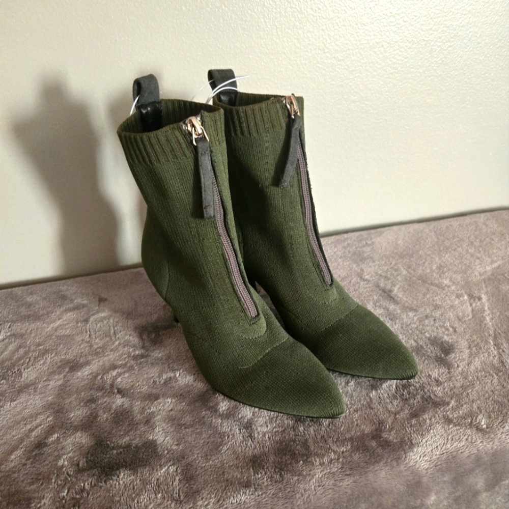 NWOB Jessica Carlyle Olive Green Women's Ankle Boots Sz 5.5